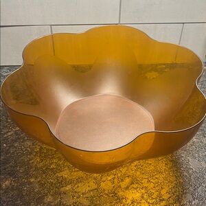 Tupperware Amber Chip/salad bowl. Flower-Shaped Bowl 14x5 exc condition